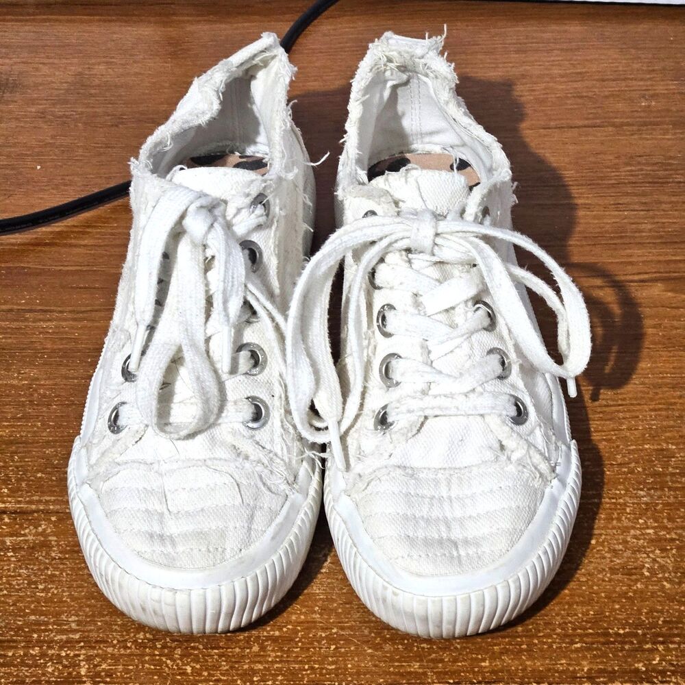 Malibu Blowfish White Distressed Flat Sneaker Shoes Lace Up Size 6 Good Conditio